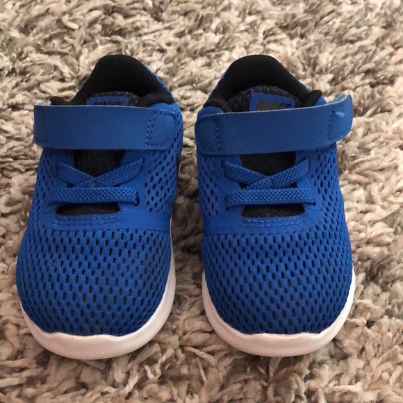 Toddler Nikes - Picture 2 of 5